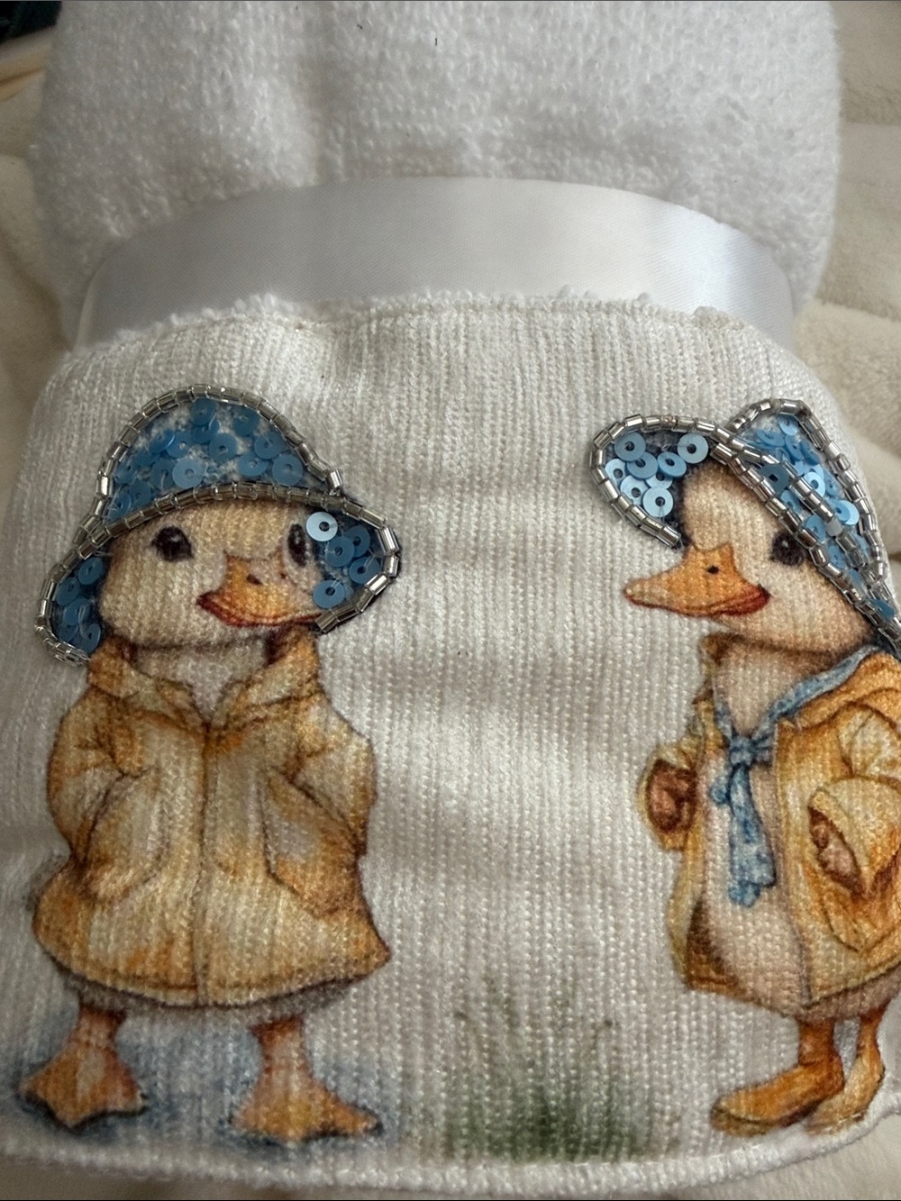 Shabby Chic White Duck Print Decorative Sequenced Hand Towels. NWT, Retails $15